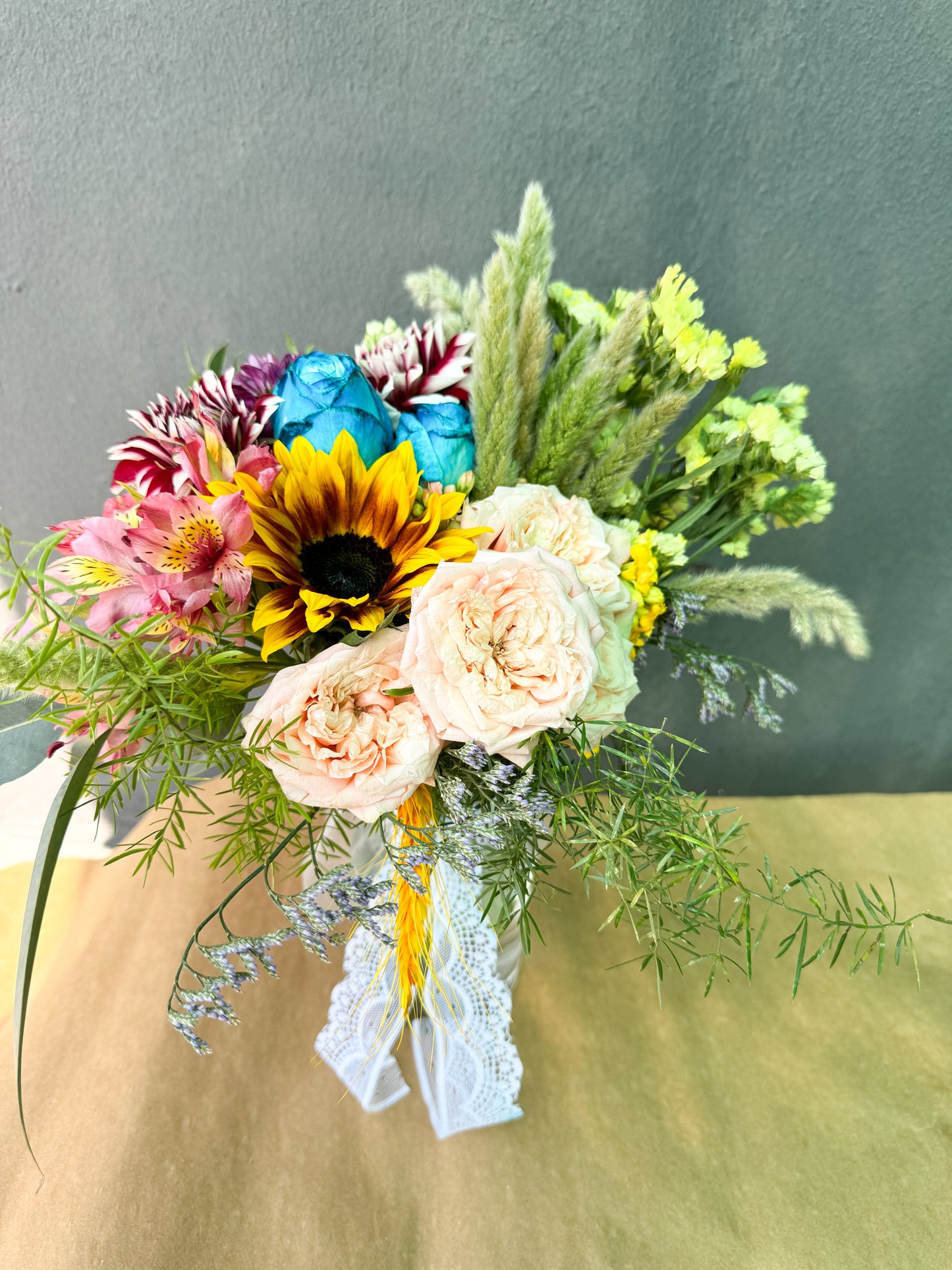 Blue Roses x Yellow Sunflowers