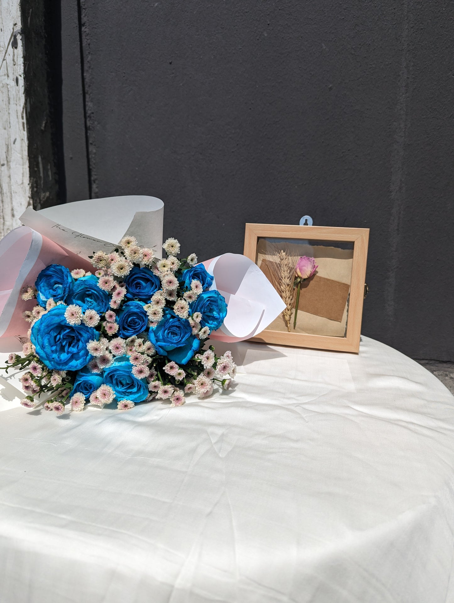 Blue Rose Bunch & Floral Frame Combo