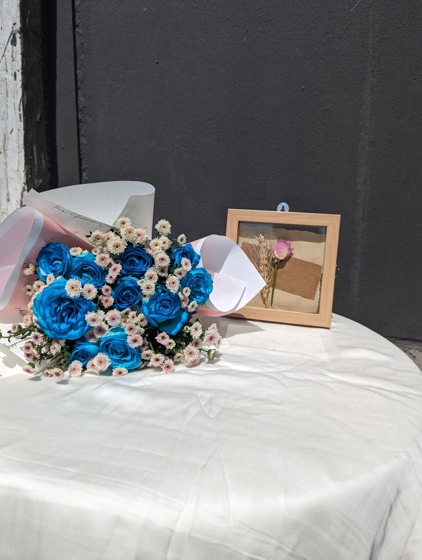 Blue Rose Bunch & Floral Frame Combo