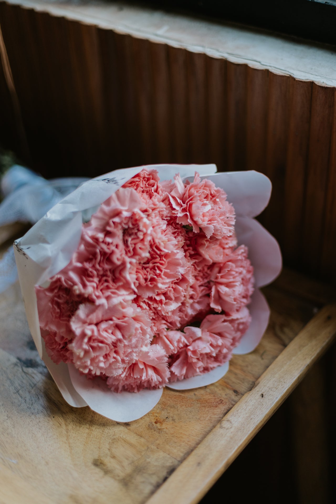 Cute Carnations Scallops Bunch