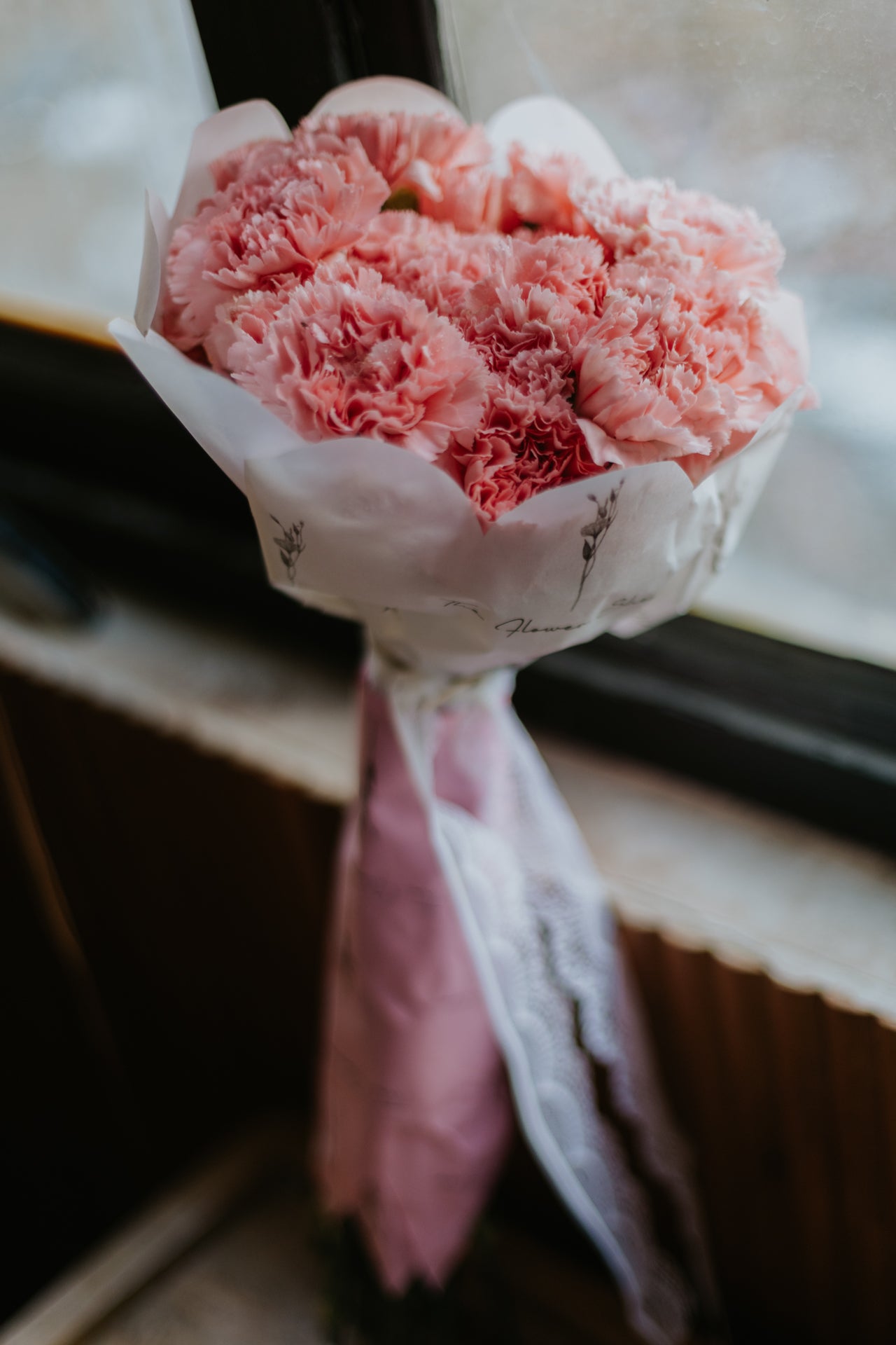 Cute Carnations Scallops Bunch