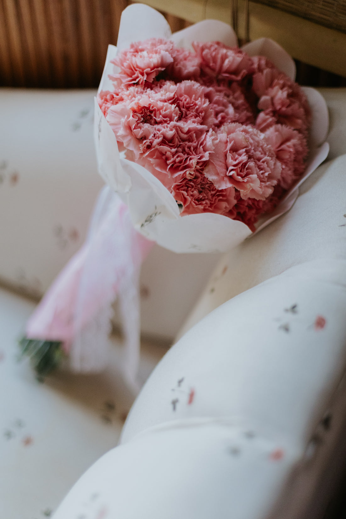 Cute Carnations Scallops Bunch